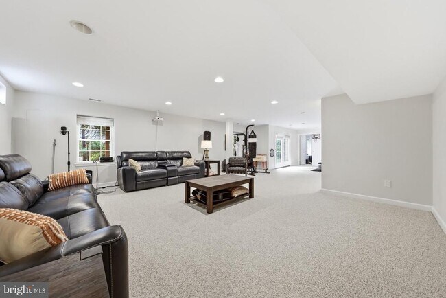 Building Photo - 3852 Glasgow Way
