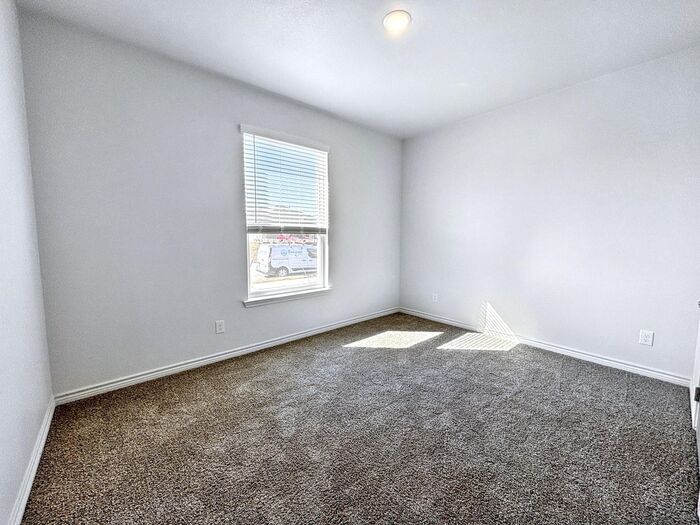 Building Photo - 722 Freedom Cir