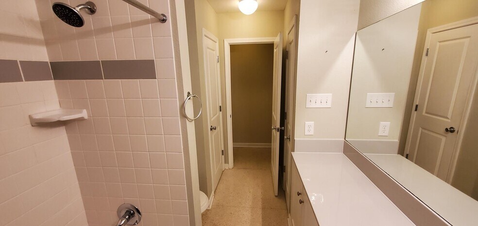Guest Bathroom - 117 12th St