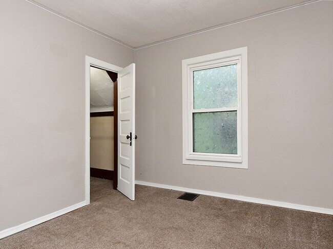 Building Photo - 355 Lincoln Ave