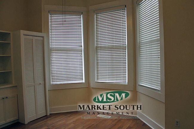 Building Photo - **APPLICATION PENDING!** REMODELED CRAWFOR...