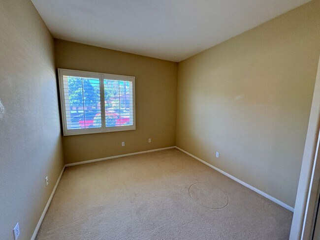 Building Photo - Beautiful 3 Bedroom Plus Office One Story ...