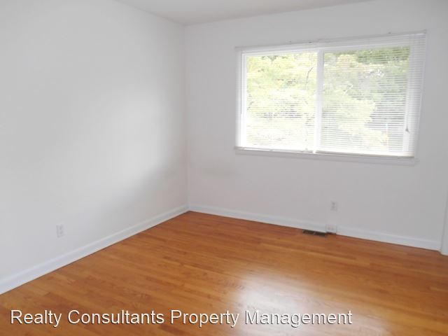 Building Photo - 4 br, 2 bath House - 1701 Elkhart Drive