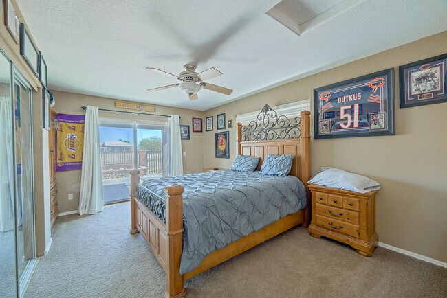 Building Photo - 2121 Desert Lakes Dr