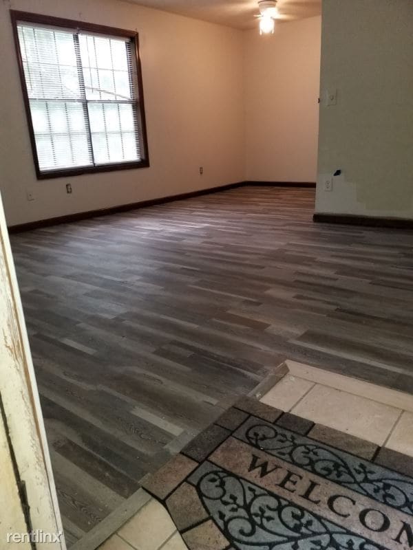 Building Photo - 1505 Barnes Mill Rd