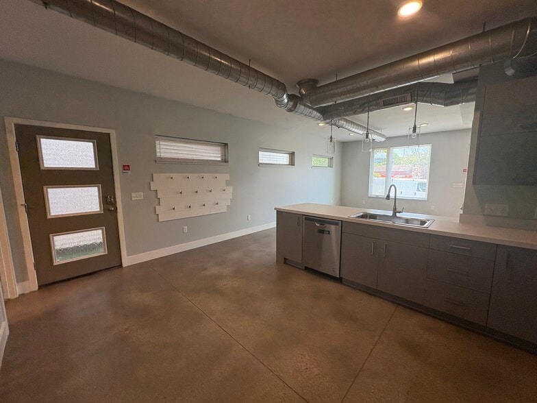 Building Photo - 457 4th St NW