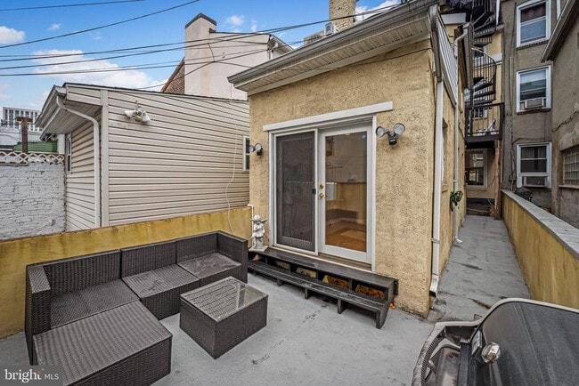 Building Photo - 307 S Exeter St