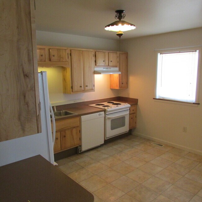 Kitchen, view 1 - 2130 Frances St