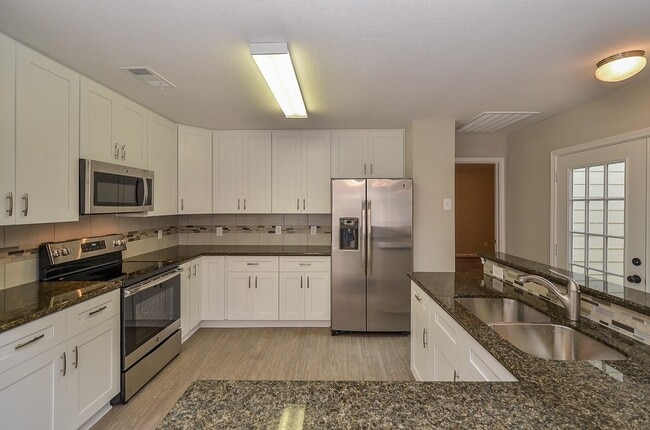 Building Photo - 13214 Ravensway Dr