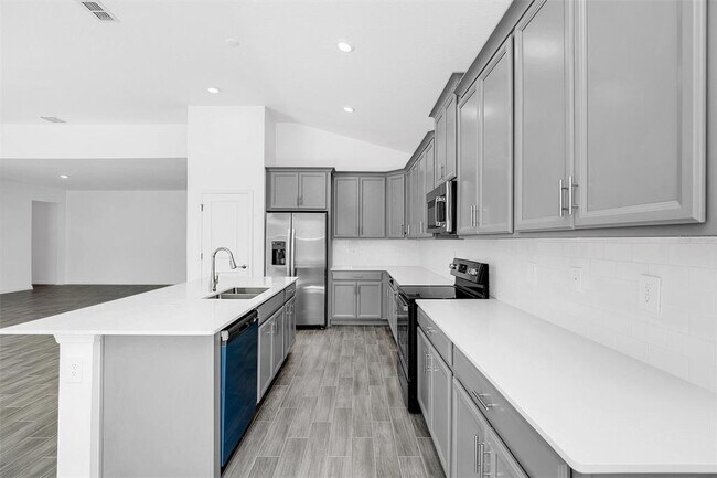 Building Photo - 6306 Lakepine St