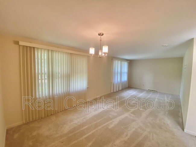 Building Photo - 183 Sunshine Dr