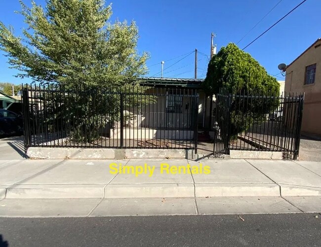 Primary Photo - 208 University Blvd SE