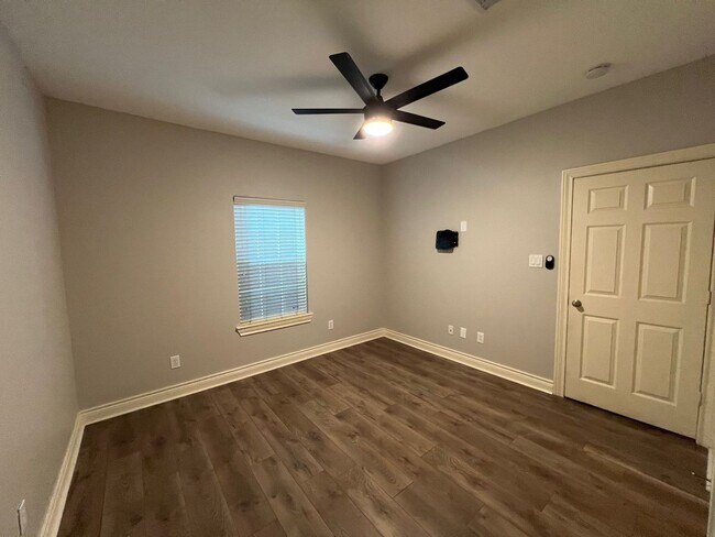 Building Photo - 3 Story home in private gated community!