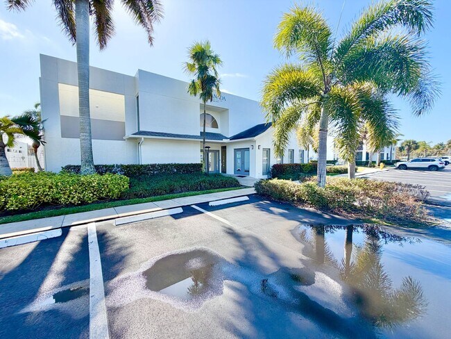 Building Photo - ** GRANADA LAKES ** 1 BED / 1 BATH CONDO - GREAT LOCATION - SMALL PET OK! - ANNUAL RENTAL