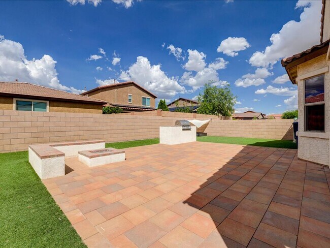 Building Photo - La Estancia 4 Bed 2.5 Bath Home