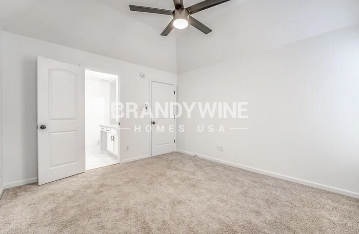 Building Photo - 10242 Evening Hill Dr