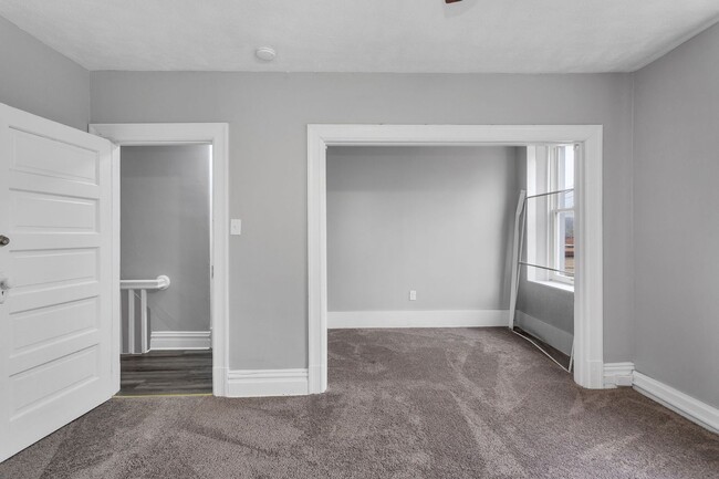 Building Photo - 5 bed 1.5 bath - Central Oakland, all upda...