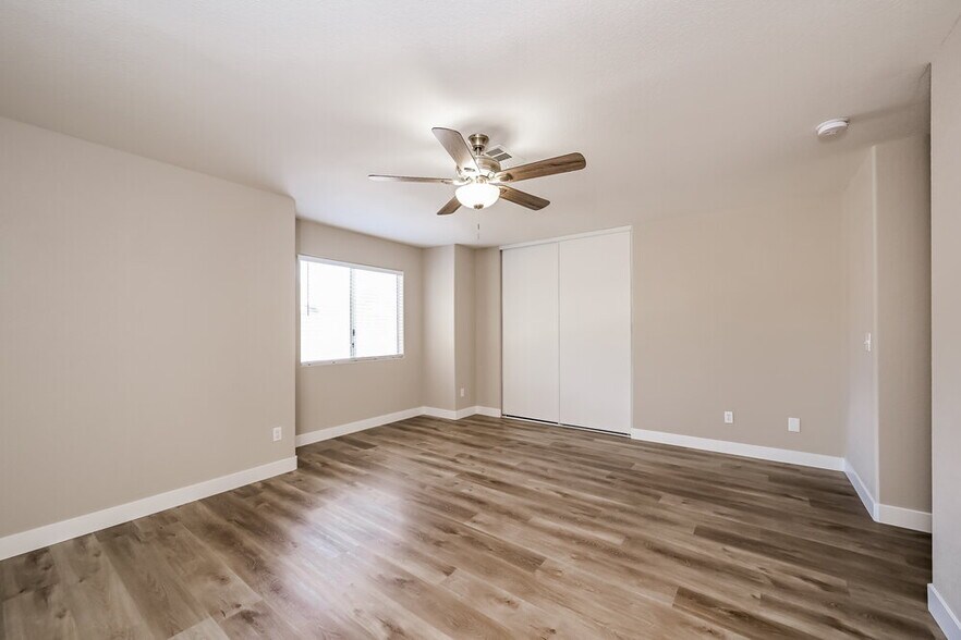 Building Photo - 5594 Calais Ct