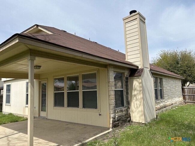 Building Photo - 4402 Golden Gate Dr