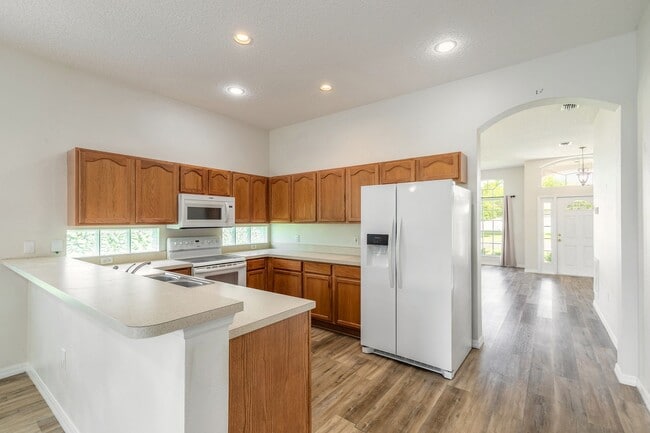 Building Photo - ENTER THE GATES TO TRANQUIL LIVING ! CALL OR TEXT LINDA PATTI 386.837.2882