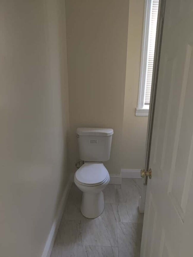 Building Photo - 617 E Hilton St