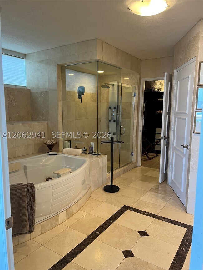 Building Photo - 17555 Collins Ave