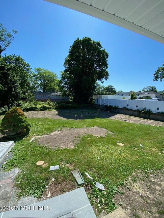 Building Photo - 871 Red Oaks Dr