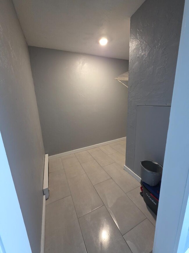 Building Photo - 161 4th St