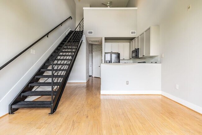 Building Photo - 115 E Park Avenue UNIT 419