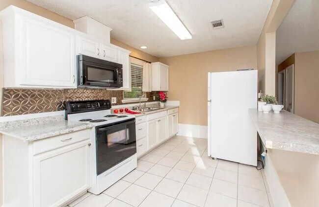 Building Photo - 201 Dixie Dr