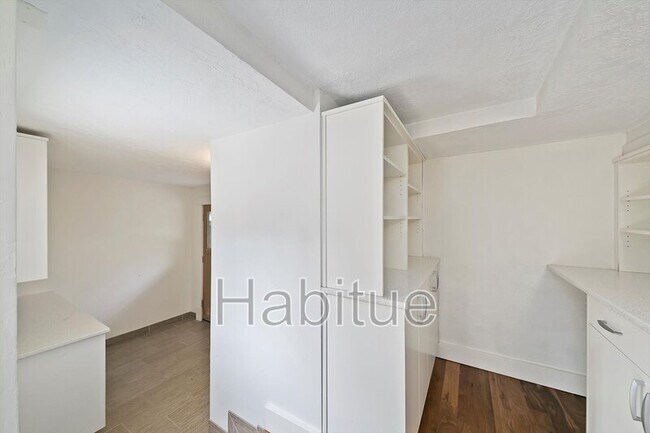 Building Photo - 1411 E Jefferson St