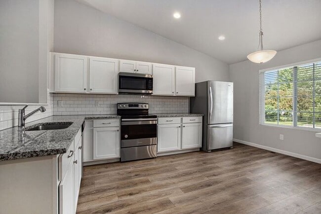 Building Photo - 3149 Alder Dr SW