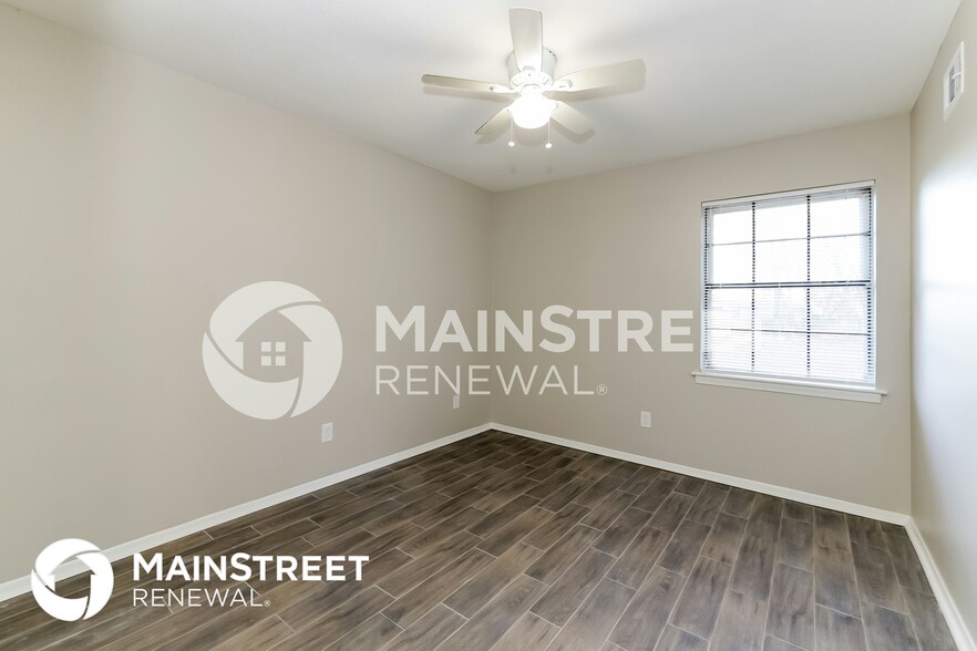 Building Photo - 2570 Hillcrest Dr
