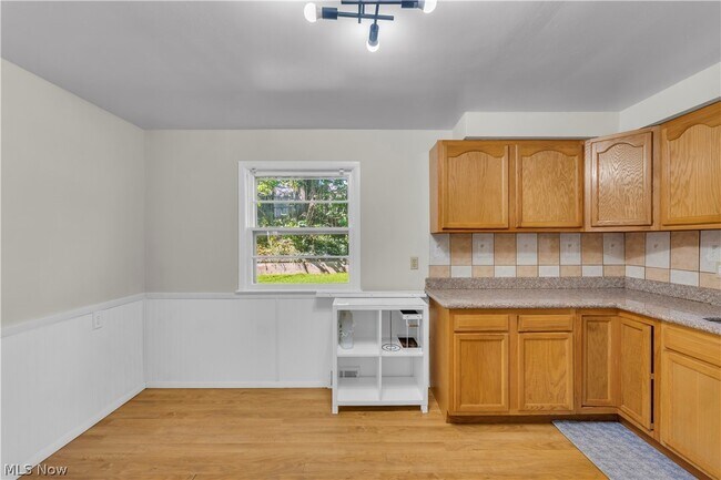 Building Photo - 77 Solon Rd
