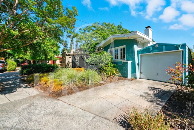 Building Photo - 4212 Arroyuelo Ave