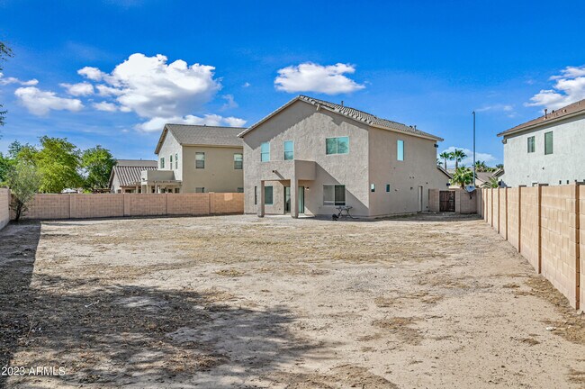 Building Photo - 43927 W Cypress Ln