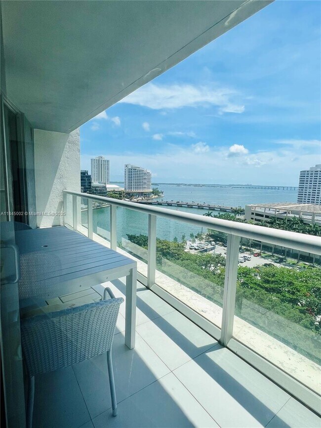 Building Photo - 495 Brickell Ave