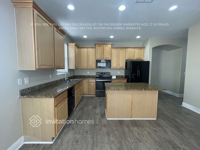 Building Photo - 411 Thicket Crest Rd