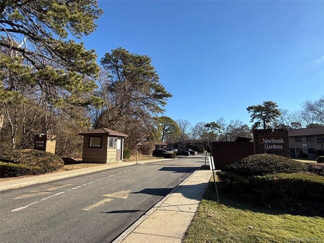 Building Photo - 55 Pinebrook Pl