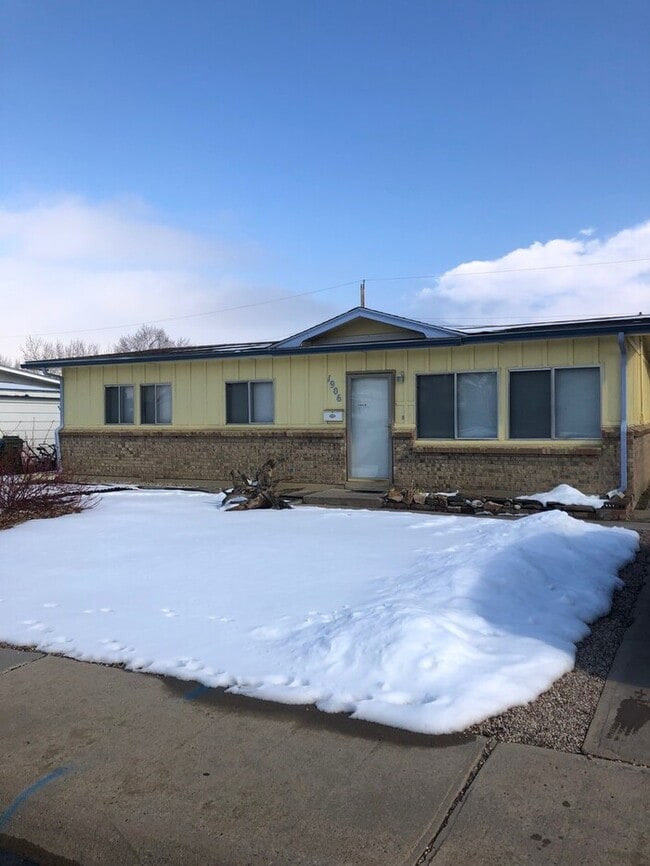 Building Photo - Large 3 Bedroom, 1 Bath Ranch Style Home in South Loveland, CO