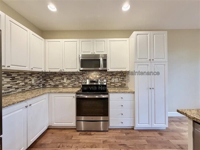 Building Photo - 5758 NE Damsel Dr