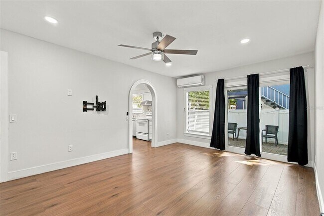 Building Photo - 524 3rd St N