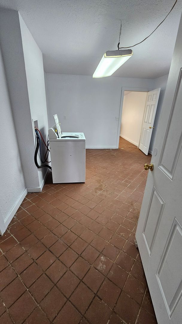 Building Photo - Ore