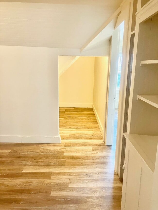 Building Photo - CAROLINE 209-211