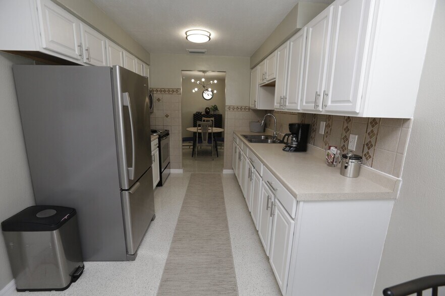 Building Photo - 1129 San Marco Dr