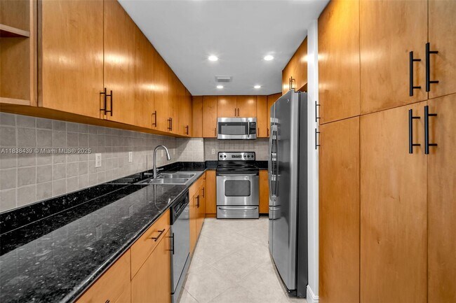 Building Photo - 10350 W Bay Harbor Dr