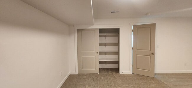 Building Photo - $5,000 OFF (OAC)! Brand New 5-bed, 3.5-bath Townhome Available Now