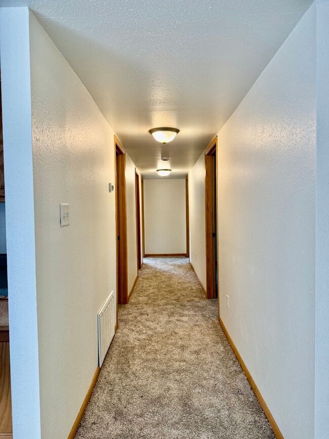 Building Photo - 920 18th Ave SW
