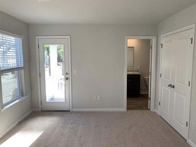 Building Photo - 235 Spencer Cir