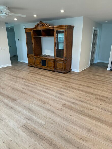 open concept living area - 867 Ashlar Cir